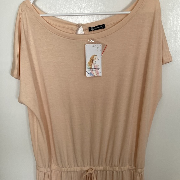 Pretty Garden, Peach color Jumpsuit, on or off shoulder. Size XL - Picture 5 of 16